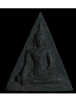 พระนางพญาเนื้อดินหลวงปู่มั่น ทัตโต วัดบ้านโนนเจริญ ผสมเกศาหลวงปู่ ปี 2521