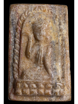 นางกวักสายรุ้งเนื้อผงน้ำมัน หลังยันต์ หลวงพ่อกวย ปี 2515