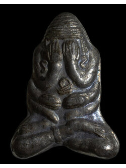 พระปิดตาหัวจรวด พิมพ์จิ๋ว หลวงพ่อเกตุ วัดเกาะหลัก ประจวบคีรีขันธ์ ปี 2530 สร้างจาก เนื้อตะกั่วอวนจ้าวสมุทร