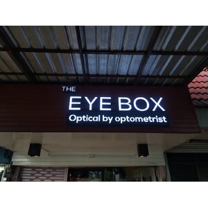 ป้ายอักษรไฟออกหน้า สันกำแพง