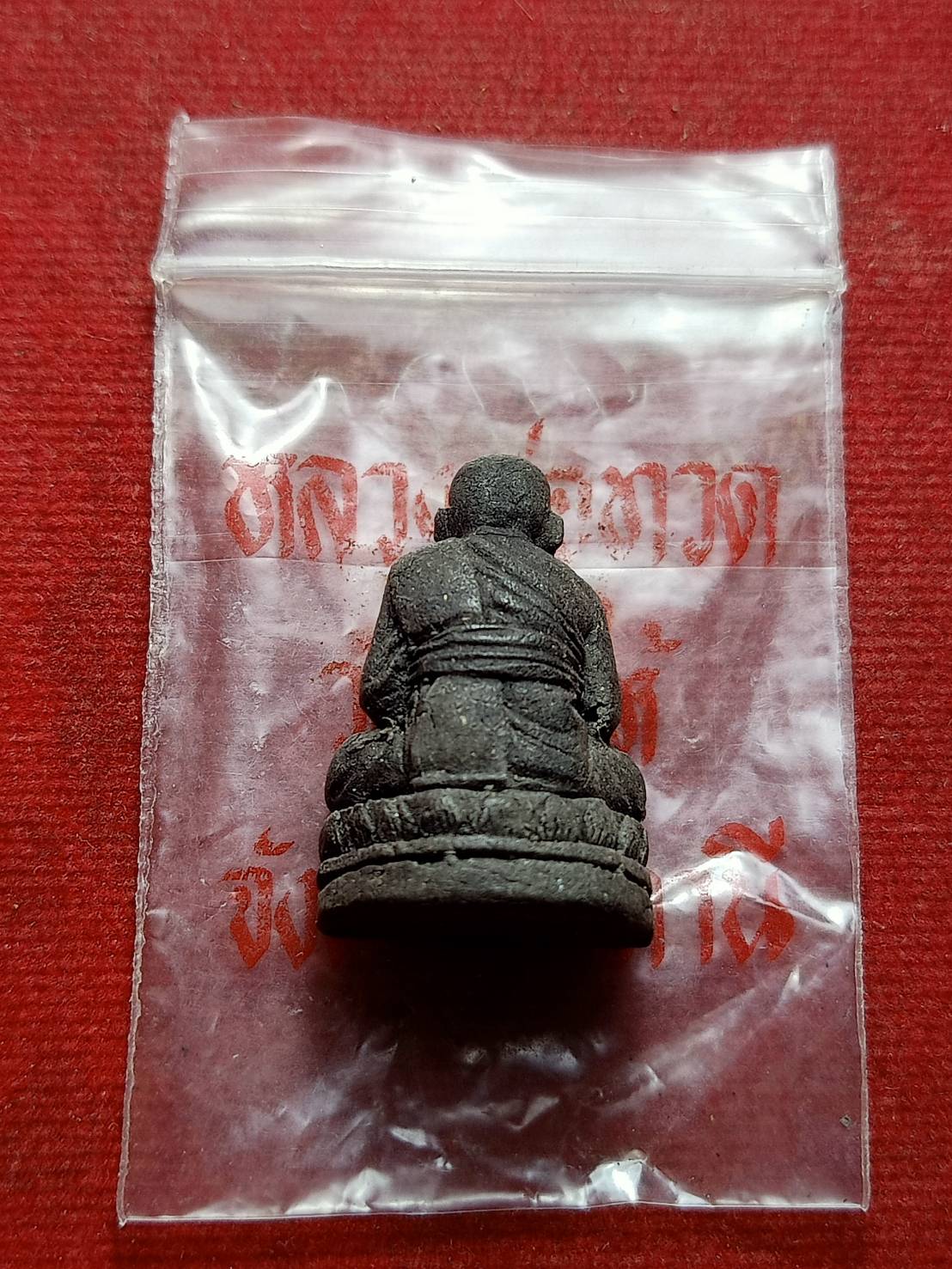 รูปหล่อลอยองค์ หลวงปู่ทวด เนื้อผง วัดช้างให้ จ.ปัตตานี พร้อมซองเดิม (SKU-08601)