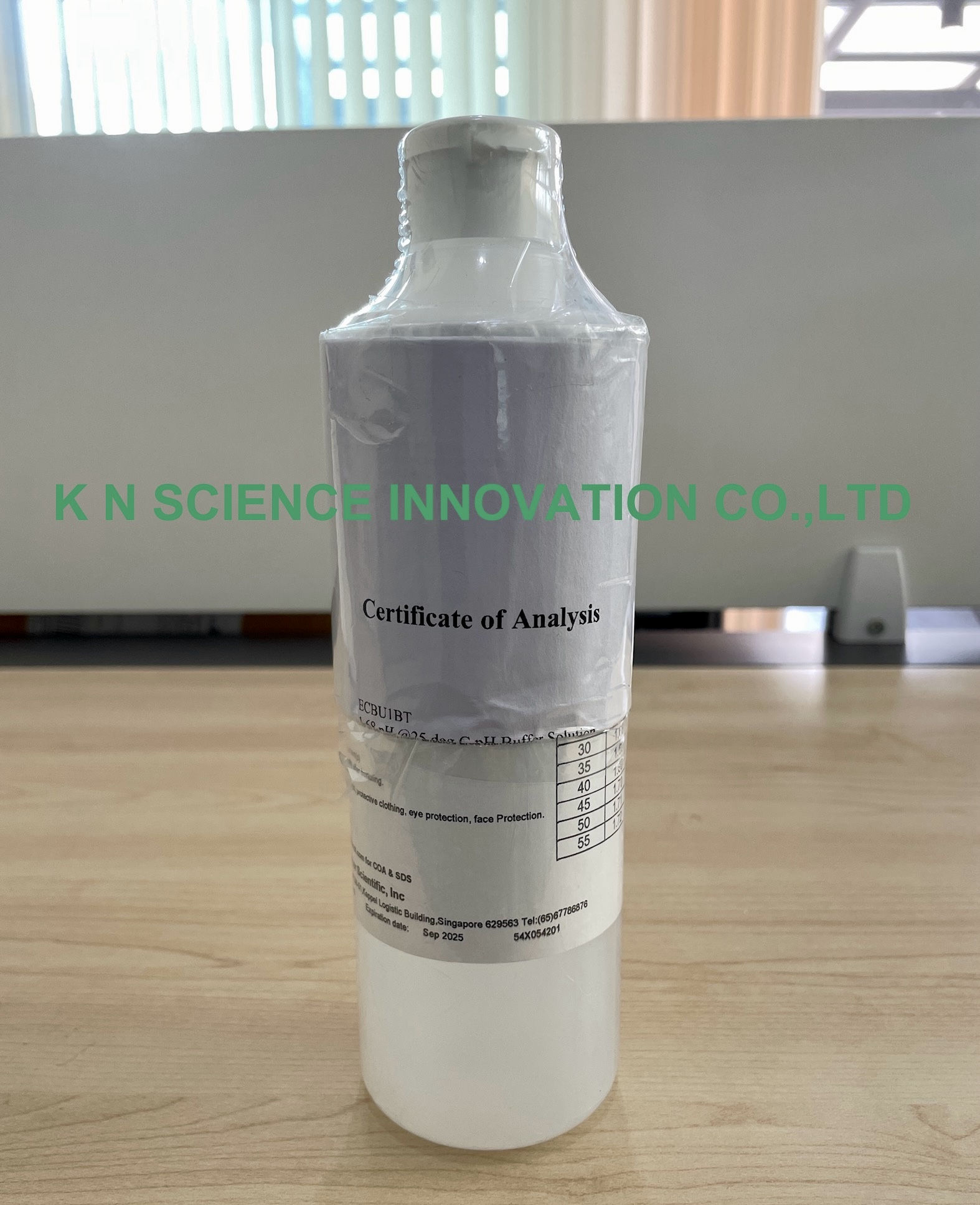 บัฟเฟอร์มาตรฐาน ( pH Buffer Standard ) รุ่น ECBU1BT,pH 1.68 Buffer Solution, 480 ml ยี่ห้อ Eutech / Singapore ECBU1BT