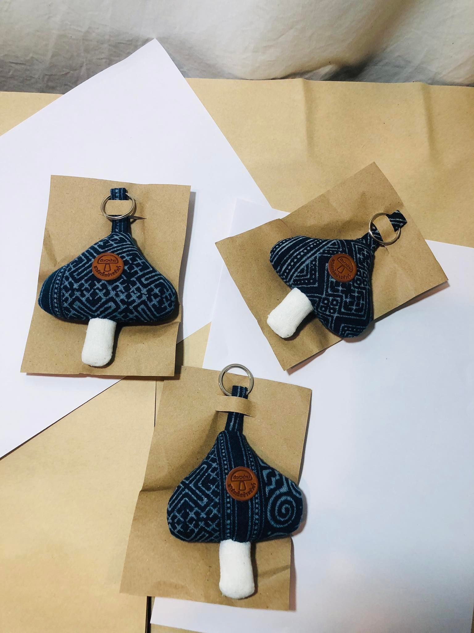 พวงกุญแจดอกเห็ด งานผ้าเขียนเทียน #ฟาร์มเห็ดบ้านหัวน้ำ