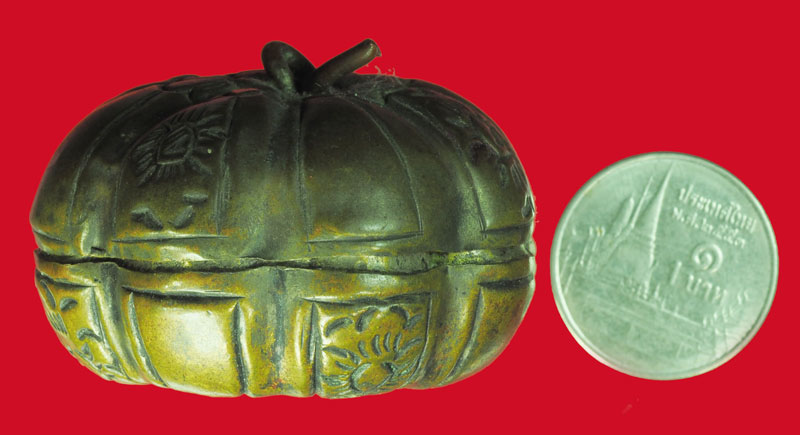 *39594 ตลับสำหรับใส่สีผึ้ง ทรงฟักทอง เก่า เนื้อทองเหลือง 16