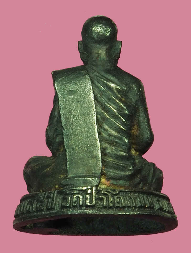 ขายแล้ว*37897 รูปหล่อหลวงปู่ชอบ วัดป่าสัมมานุสรณ์ เลย เนื้อเงิน 72