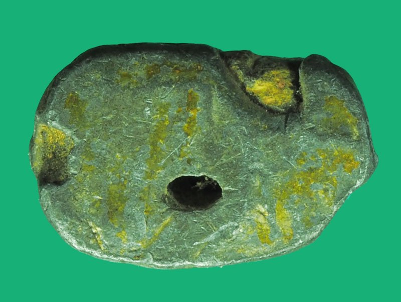 *38979 พระชัยวัฒน์ หลวงพ่อดำ วัดกุฏี ปราจีนบุรี เนื้่อชินตะกั่ว ลงบรอนซ์ 48