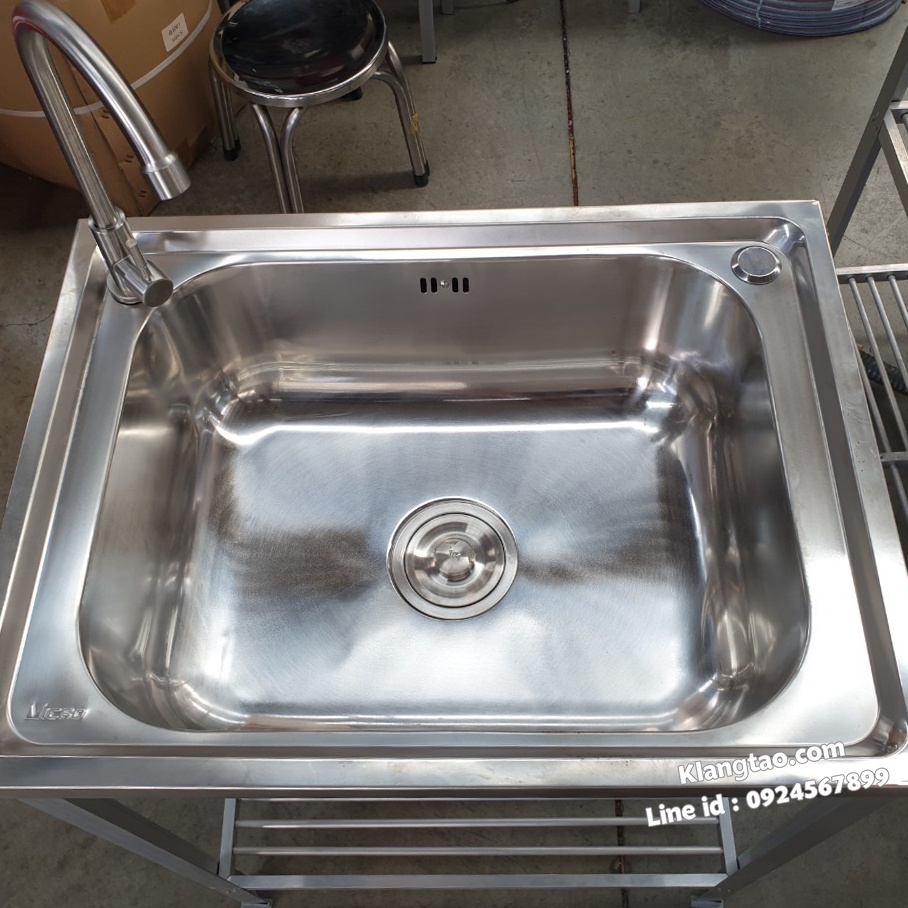 อ่างล้างจาน อ่างเดี่ยว 40x48x80 ซม. ตะแกรงซี่ชั้นเดียว รุ่น M812 ซิงค์ล้างจาน สแตนเลส ขาอลูมิเนียม (เจาะรูก๊อก ขัดเงา)