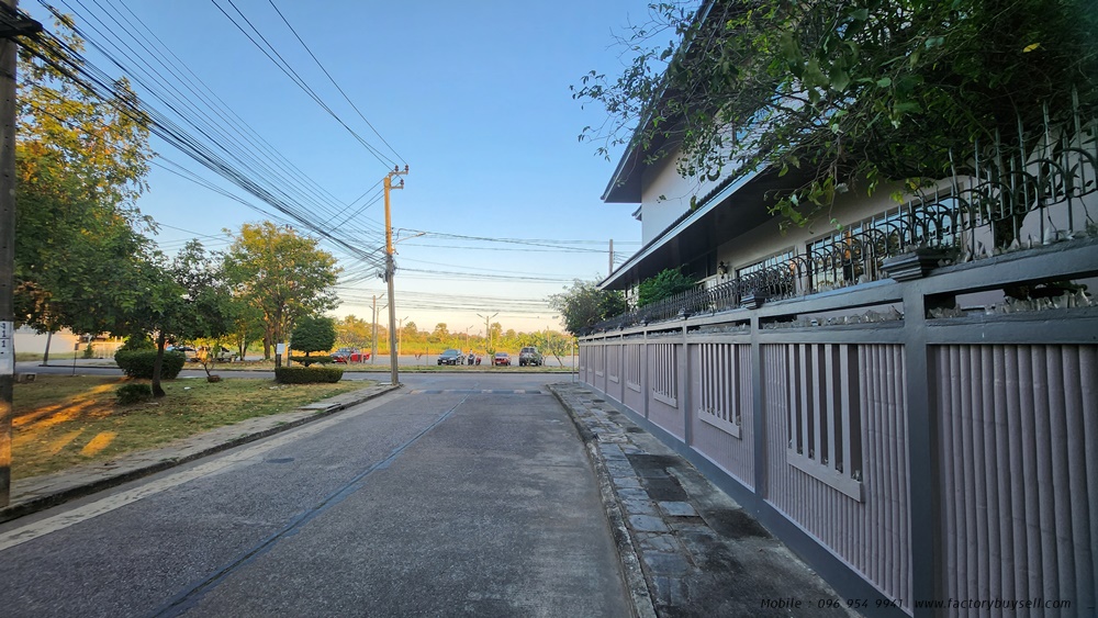 House for sale, Sammakorn Village, Ramkhamhaeng 110,112, land 216.2 square wah, building 700 sq m, behind the edge, beautiful house next to the lake 55 rai, open courtyard 3.7 rai, next to the garden 1.74 rai, Orange Line MRT Sammakorn Bang Kapi Station G
