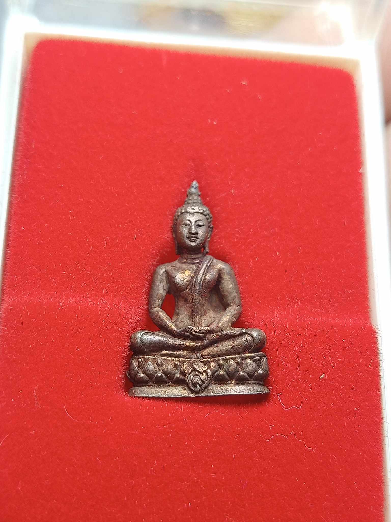 พระชัยวัฒน์ สมเด็จย่า 90 พรรษา ปี2533 พร้อมกล่อง (SKU-02963)