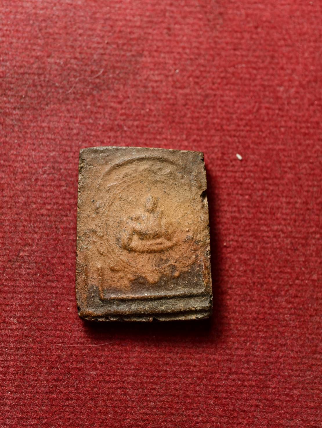 พระวินัย หลวงพ่อผินะ วัดสนมลาว สระบุรี ปี 2516 เนื้อดิน วัดท่าเกยสร้าง (SKU-13673)