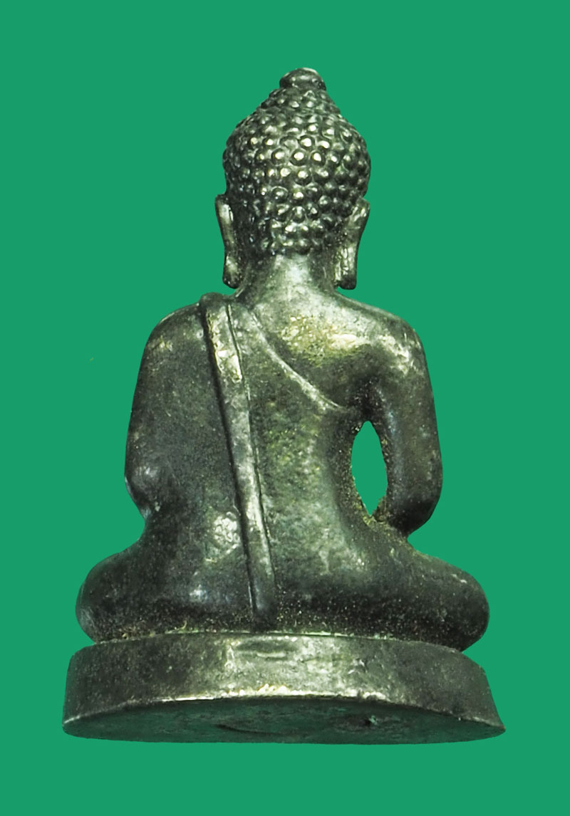 *33387 พระชัยวัฒน์ พิมพ์ปางสมาธิ ไม่ทราบที่ เนื้อเงิน 7