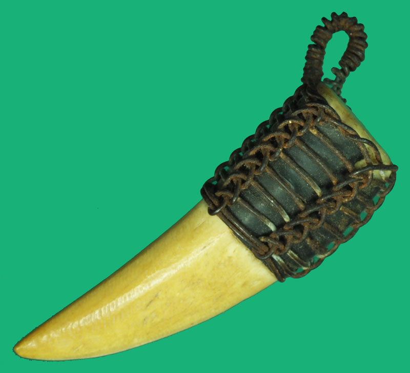 ขายเเล้ว*37291 เขี้ยวถักลวดโบราณเก่า ไม่ทราบที่และปีสร้าง 12