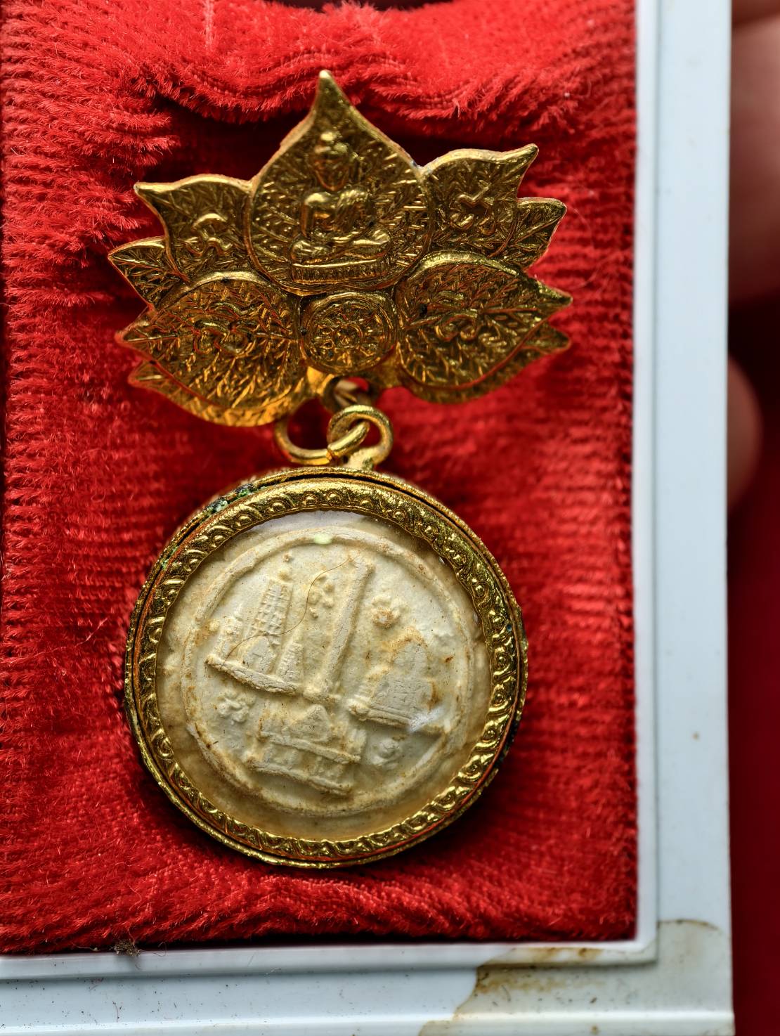 พระสมเด็จพุทธสังเวชนีย 4 (สมเด็จพุทธคุณ) วัดราชนัดดารามวรวิหาร กรุงเทพ ปี 2520 พร้อมกล่อง (SKU-13369)