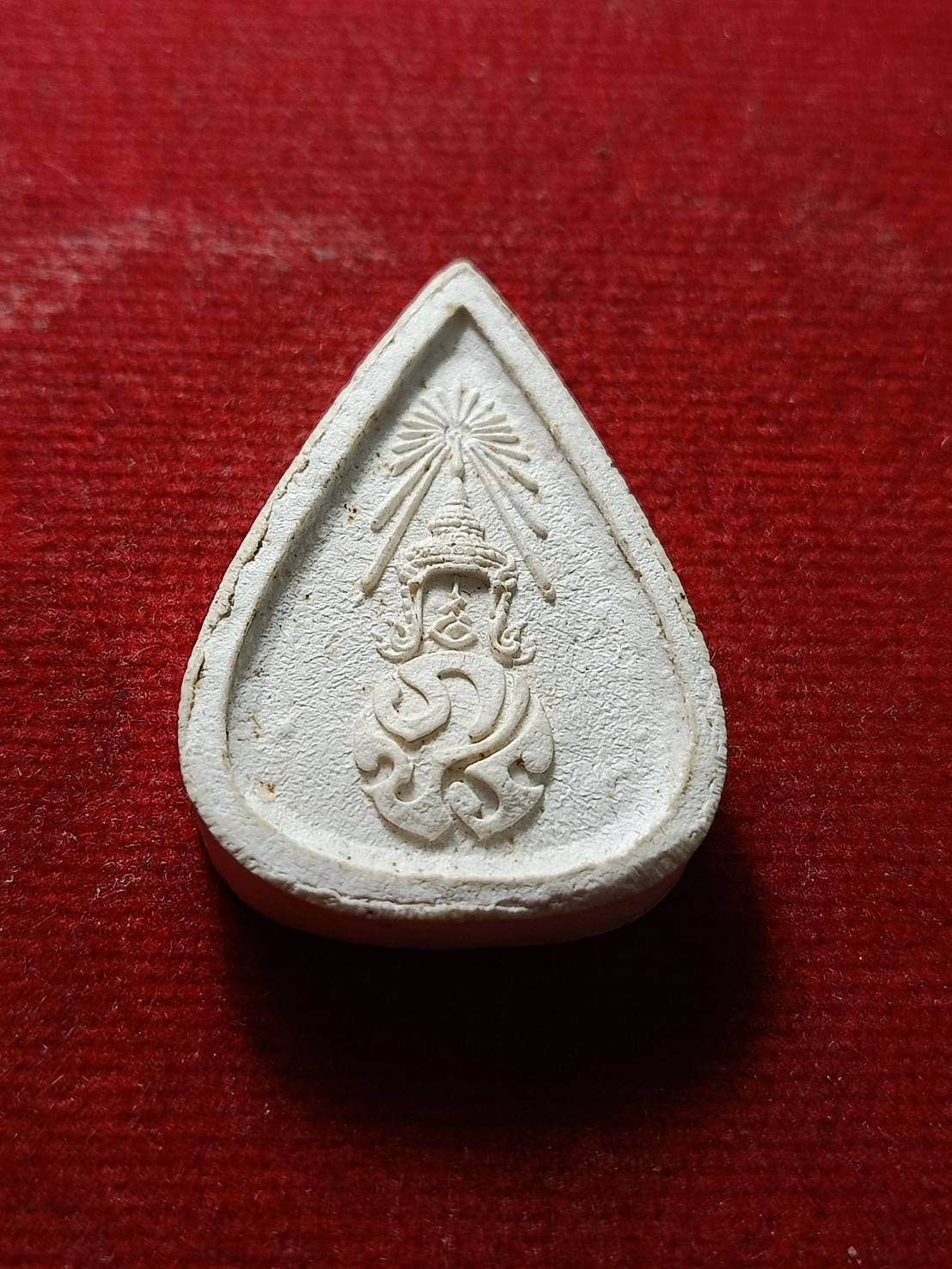 พระแก้วมรกต เนื้อผง หลัง ภปร. วัดบวรนิเวศวิหาร ปี 2530 เนื้อผง (SKU-08613)