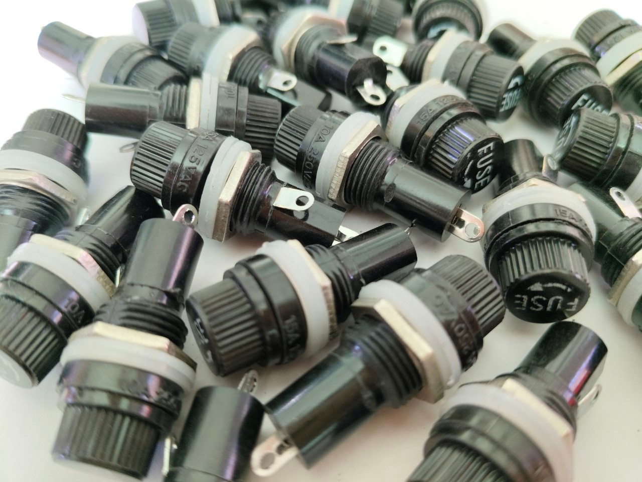 ฐานฟิวส์หลอดแก้ว Fuse Holder กระบอกฟิวส์ดำ 5X20mm. 10A 250VAC/15A 125VAC สินค้าในไทย