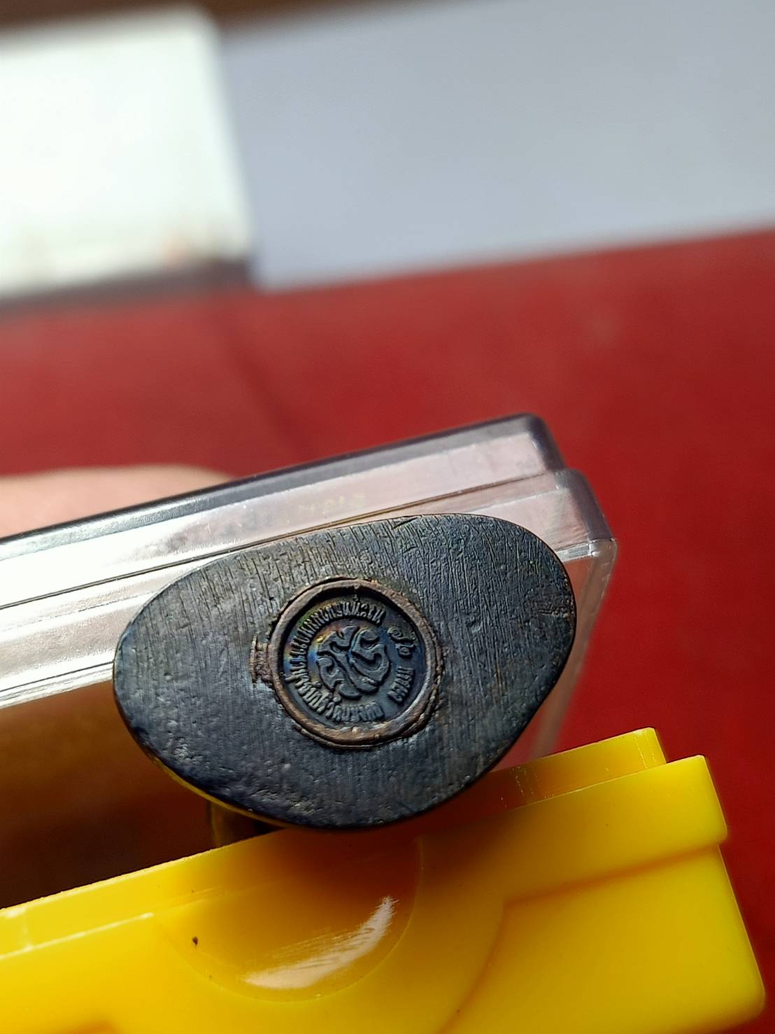 พระกริ่ง 72 พรรษา รัชกาลที่ 9 พระพุทธนวมมหาราชายุจฉับปริวัตนมงคล พร้อมกล่อง (SKU-12411)