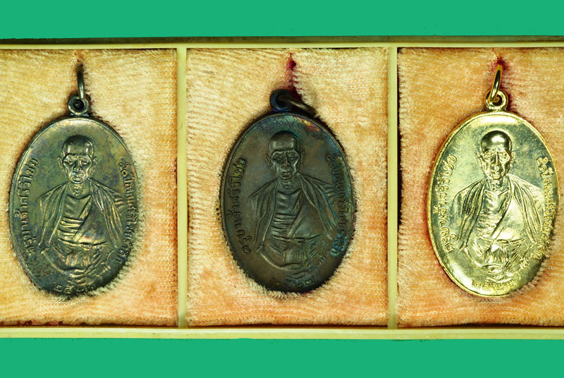 ขายแล้ว*36304 เหรียญครูบาศรีวิชัย ชุดกรรมการ 3 เหรียญ ปี 2527 กล่องเดิม เชียงใหม่ 31