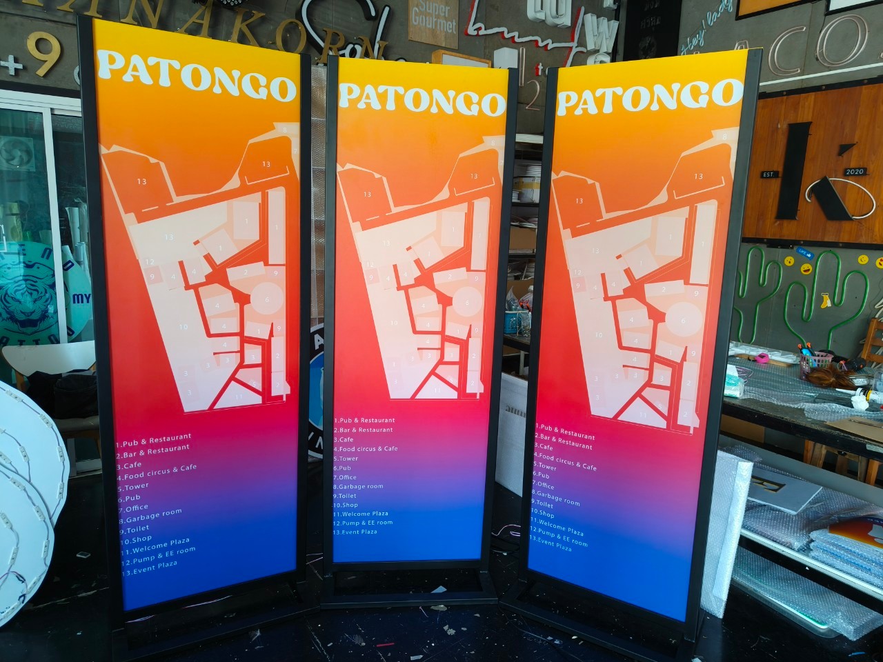 ป้ายไฟเเสดงเเผนที่ '' PATONGO ''