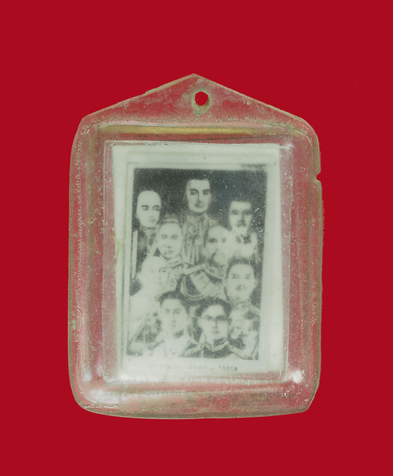 *30732 รูปถ่าพระประจำวัน หลังในหลวง 9 รัชกาล เลี่ยมพลาสติกเก่า 4