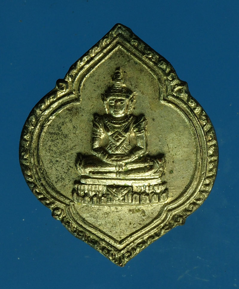 *28380 เข็มกลัดพระแก้วมรกต วัดภาณุรังษี ปี 2513 กระหลั่ยทอง 10