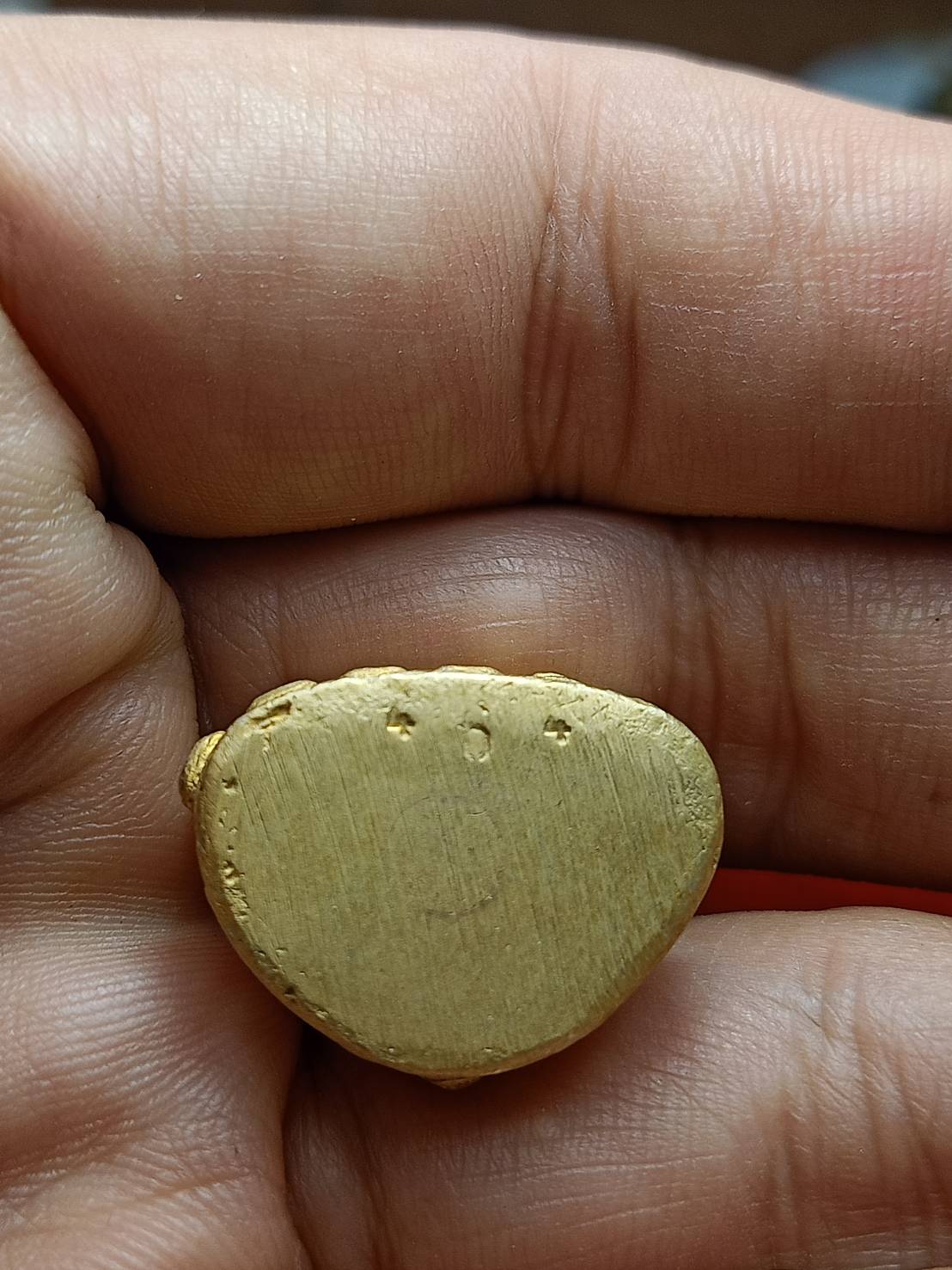 พระกริ่งใหญ่หล่อโบราณดินไทย เนื้อสามกษัตริย์ รุ่นมหามงคลเจริญสุข วัดบวรนิเวศวิหาร กทม. พร้อมกล่อง (SKU-08238)