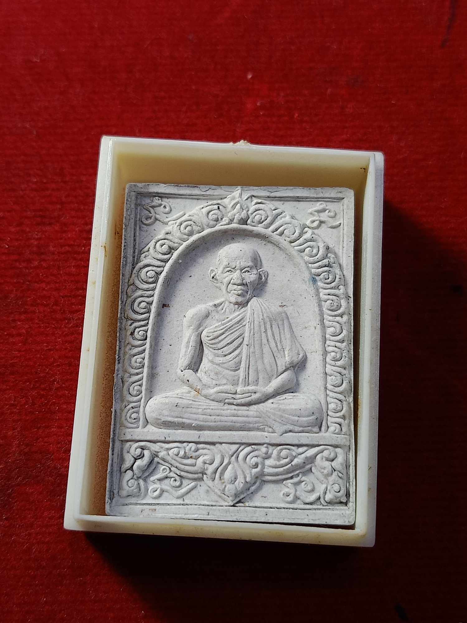 พระผงหลวงพ่อเกษม สำนักสุสานไตรลักษณ์ จ.ลำปาง รุ่นมงคลลาภ ปี 2535 พร้อมกล่อง (SKU-03234)