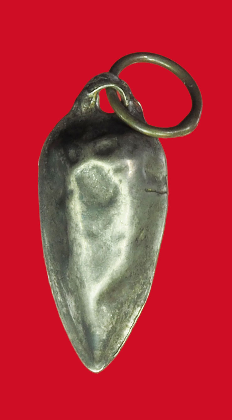 ขายแล้ว *33149 เม็ดพริกคหบดี หลวงพ่ออี๋ วัดสัตหีบ สุดยอดมหาเสน่ห์.. เนื้อเงิน 12