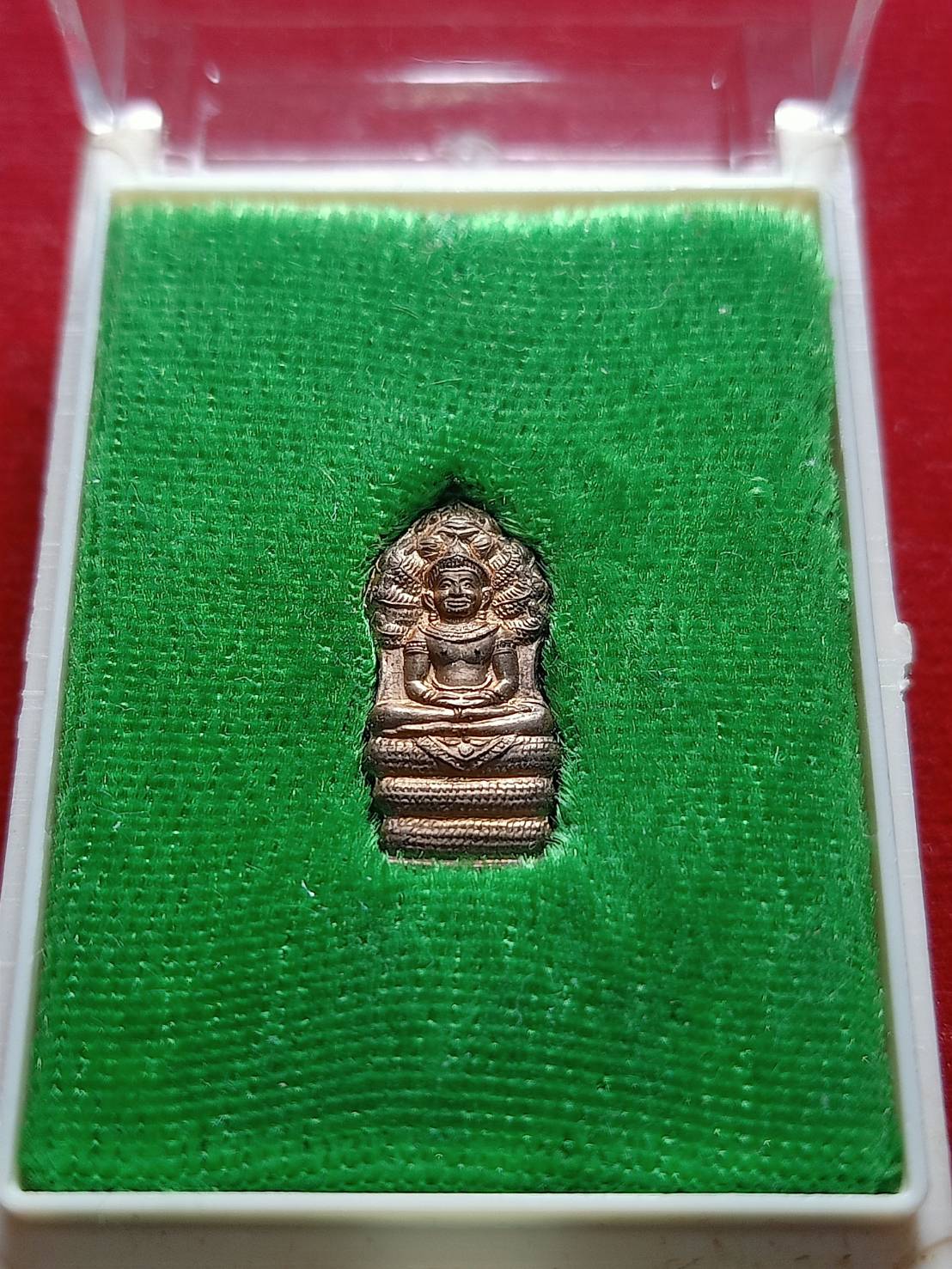 พระปรกใบมะขามรุ่นแรก พระครูวิมลญาณอุดม (พระอาจารย์ติ๋ว) วัดมณีชลขัณฑ์ จ.ลพบุรี พร้อมกล่อง (SKU-05444)