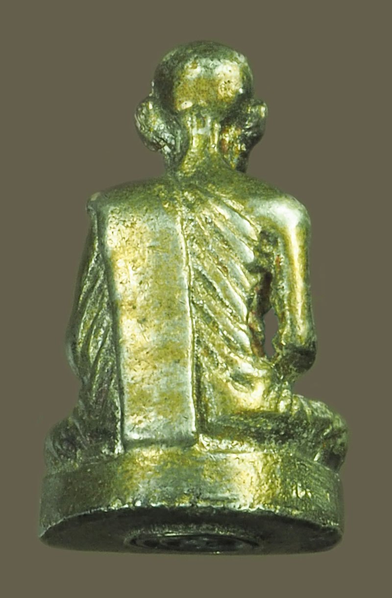 *39914 รูปหล่อหลวงปู่สังวาลย์ เนื้อเงิน ไม่ทราบที่และปีสร้าง 8