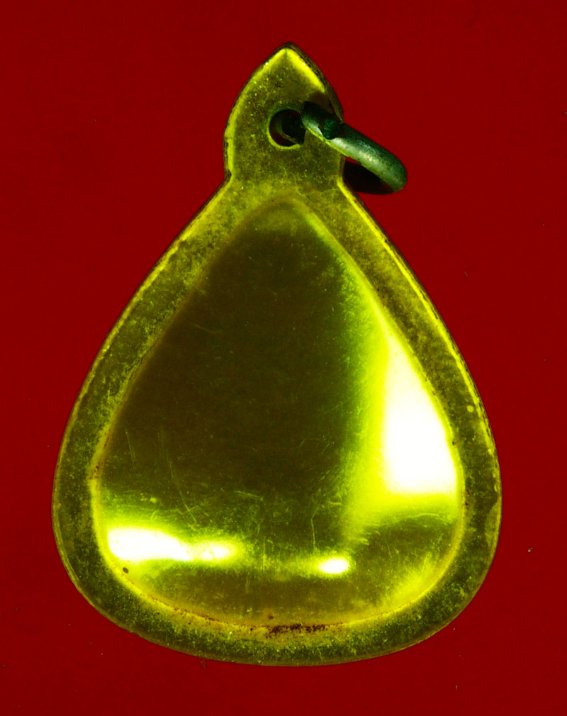 *28249 พระนางกวัก เนื้อตะกั่วชุบทอง เลี่ยมเดิมจากวัด 12