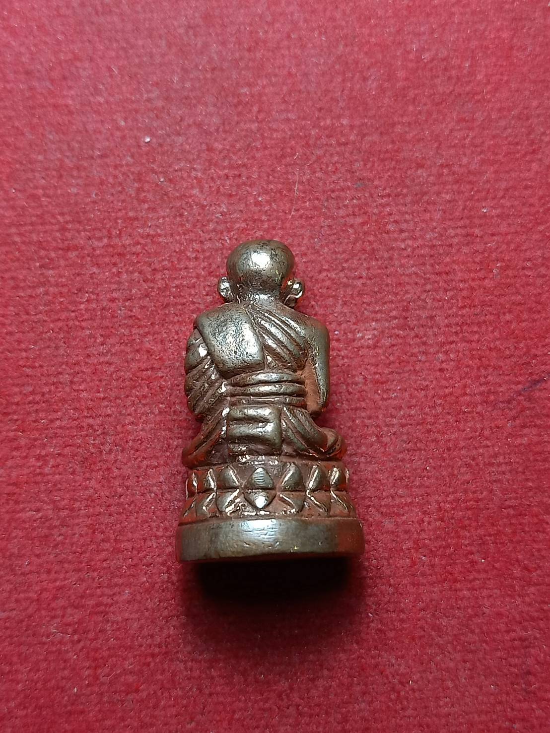 รูปหล่อหลวงปู่ทวด วัดอานันทเมตยาราม (สิงคโปร์) ปี 2555 เนื้อนวะ พร้อมกล่อง (SKU-07813)