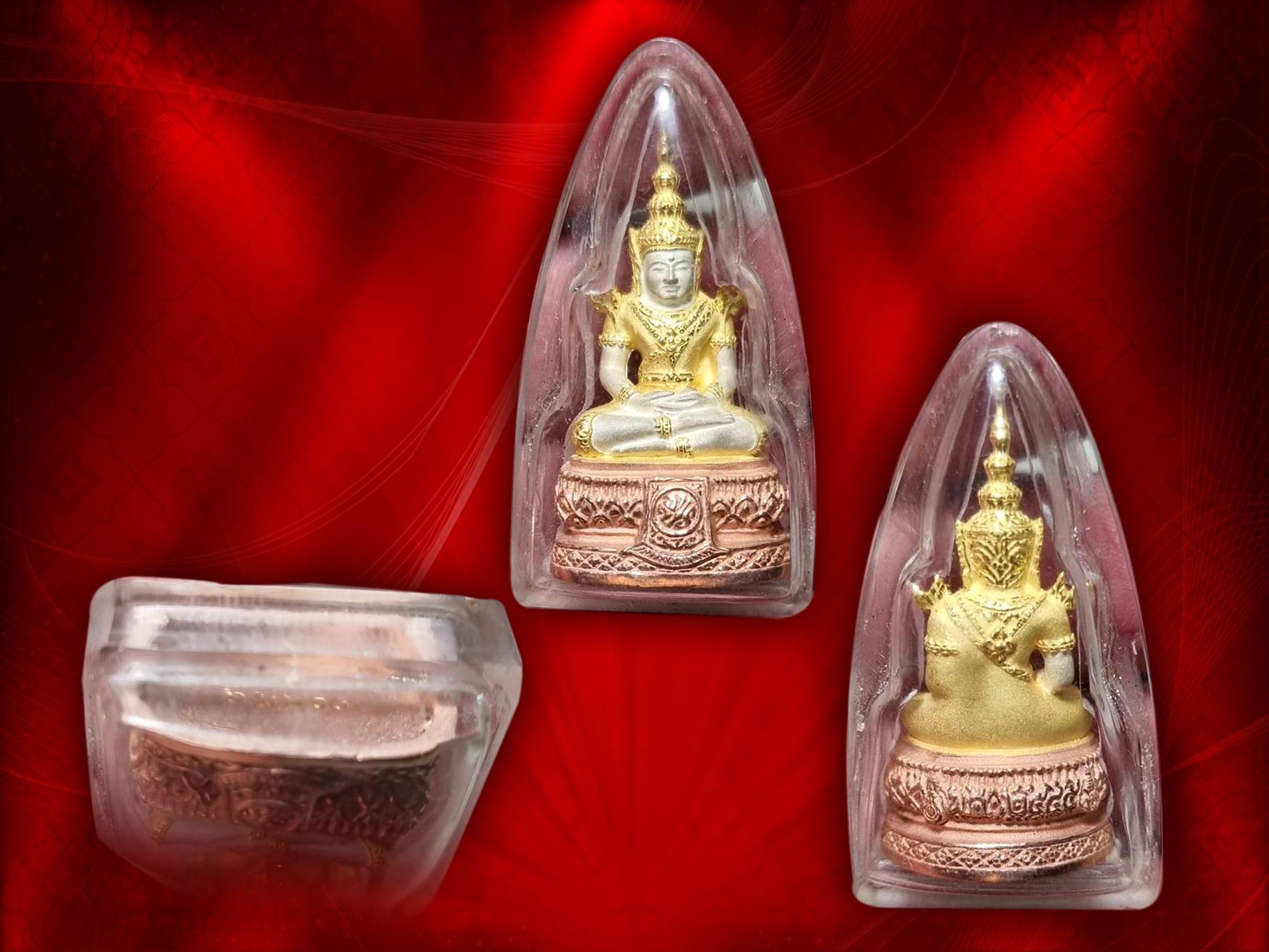 พระแก้วมรกต ภปร เนื้อเงินขัดสามกษัตริย์ ปี 2545 (พิมพ์ใหญ่) ปี2545 จัดสร้างในวาระที่ ในหลวงรัชกาลที่ 9 เฉลิมพระชนมพรรษา 75 พรรษา ปี 2545 จัดสร้างโดย รพ.ศิริราช โดยมีวัตถุประสงค์เพื่อสมทบทุนจัดซื้อจัดหาอุปกรณ์ทางการแพทย์