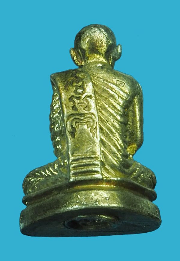 *40224 รูปหล่อหลวงพ่อแพ วัดพิกุลทอง สิงห์บุรี พร้อมกล่องเดิม เนื้อเงิน 82