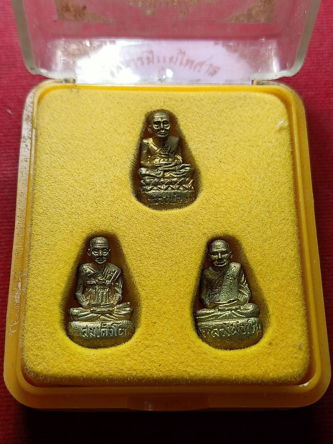 พระชุดรุ่นบารมีแผ่ไพศาล หลวงพ่อทวด สมเด็จโต หลลวงพ่อเงิน หล่อเบ้าทุบรูปเหมือน เนื้อทองทิพย์ พิธีพุทธาภิเษก วัดสุทัศน์ กทม. ปี 2542 กล่องเดิม (SKU-07336)