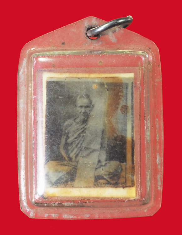 ขายแล้ว*33753 รูปถ่ายหลวงพ่อเดิมหลังในหลวงเก้ารัชกาล เลี่ยมพลาสติกเก่า 12