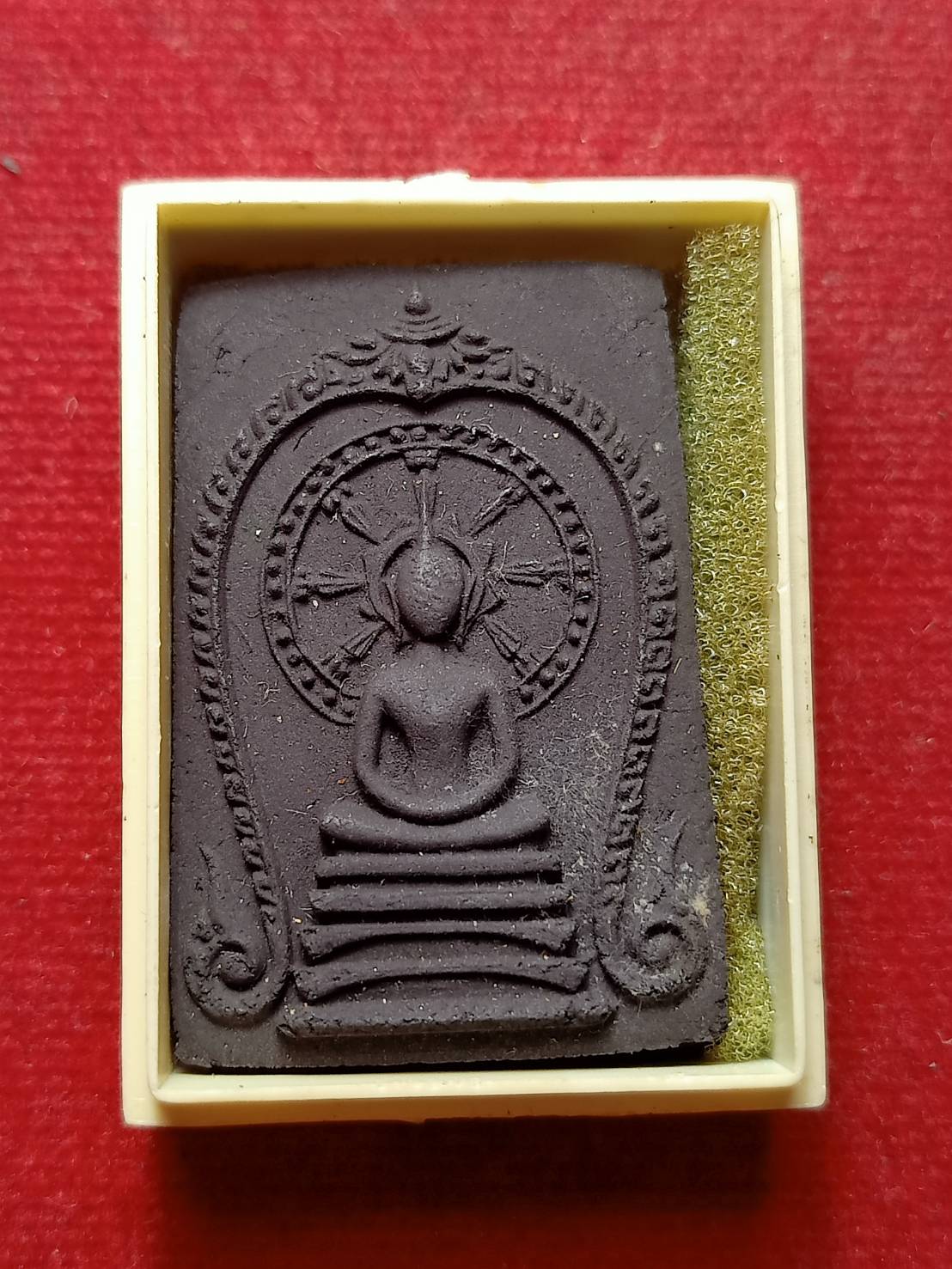 พระสมเด็จงิ้วดำ ปี ๒๕๒๑ วัดถ้ำตะเพียนทอง จ.ลพบุรี พร้อมกล่อง (SKU-08716)