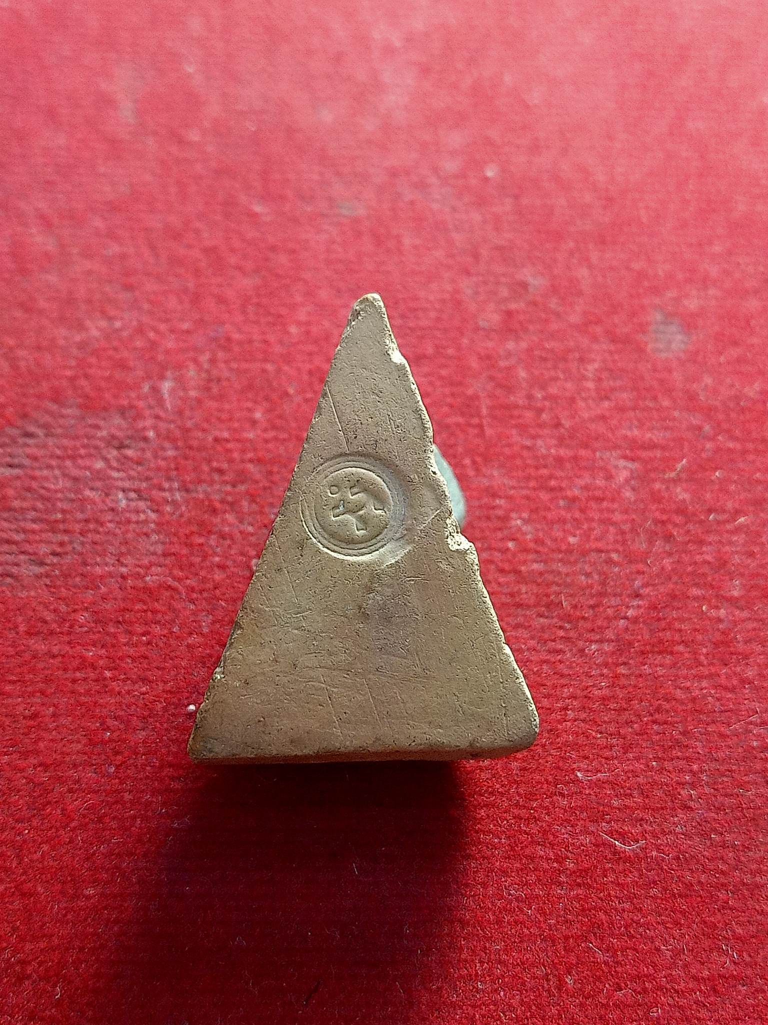 พระนางพญาหลังยันต์ หลวงพ่อเอีย วัดบ้านด่าน ปราจีนบุรี(SKU-01377)