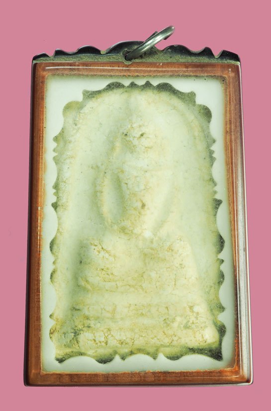 *40402 พระสมเด็จไกรเซอร์(พิเศษ) เจ้าคุณสุพจน์ วัดสุทัศน์ ปี 2484 เนื้อผงเลี่ยมพลาสติกเก่าวินเทจหลายสิบปี(บางครั้งต้องดูความเก่าของกรอบพระเพื่อประกอบการพิจารณา)9