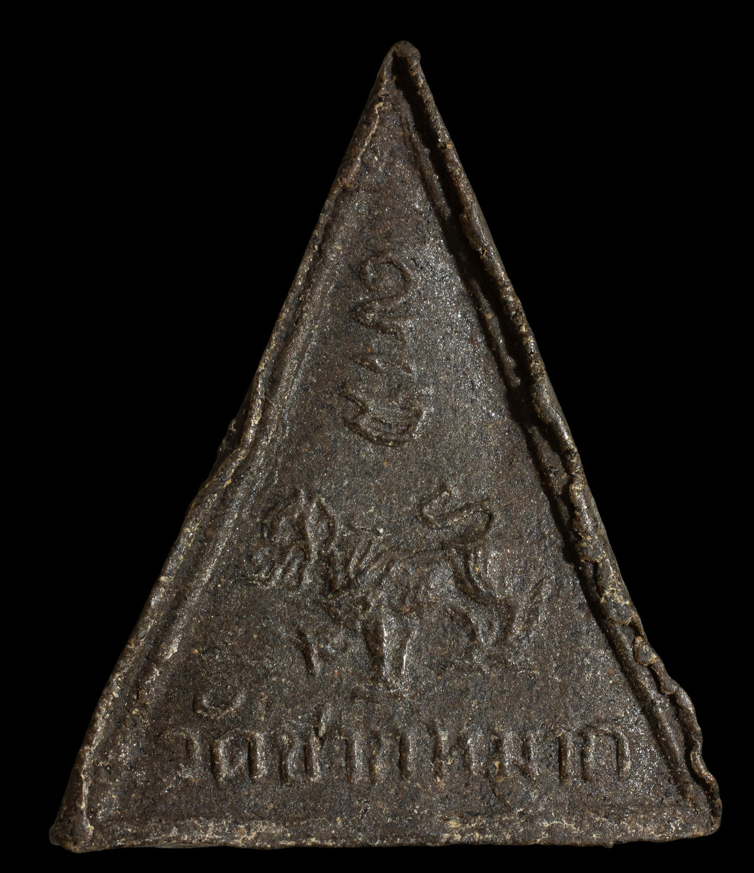 พระสมเด็จนางพญานั่งฐานบัว หลังสิงห์ หลวงพ่อหอม วัดชากหมาก ปี 2512