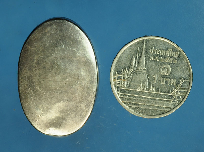 *30291 ตลับสีผึ้ง เก่า ไม่ทราบอาจารย์ ตัวตลับทำด้วยเงิน 12