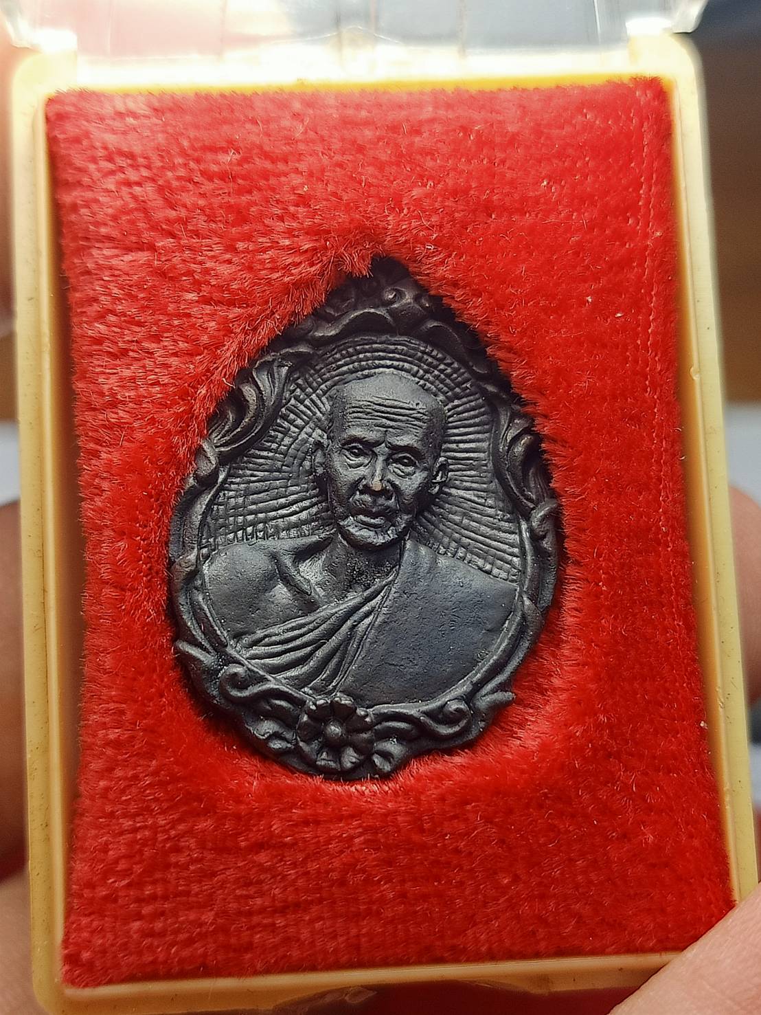 เหรียญหล่อ พระวุสุทธิสมาจาร(ศรี) วัดอ่างศิลา จ.ชลบุรี ปี 2522 พร้อมกล่อง (SKU-07613)