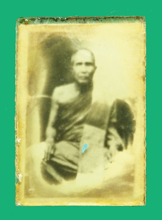 ขายแล้ว*36144 รูปถ่ายกระจกบาง หลวงพ่อพวง วัดหนองกระโดน นครสวรรค์ เก่าไม่ทราบปี 40