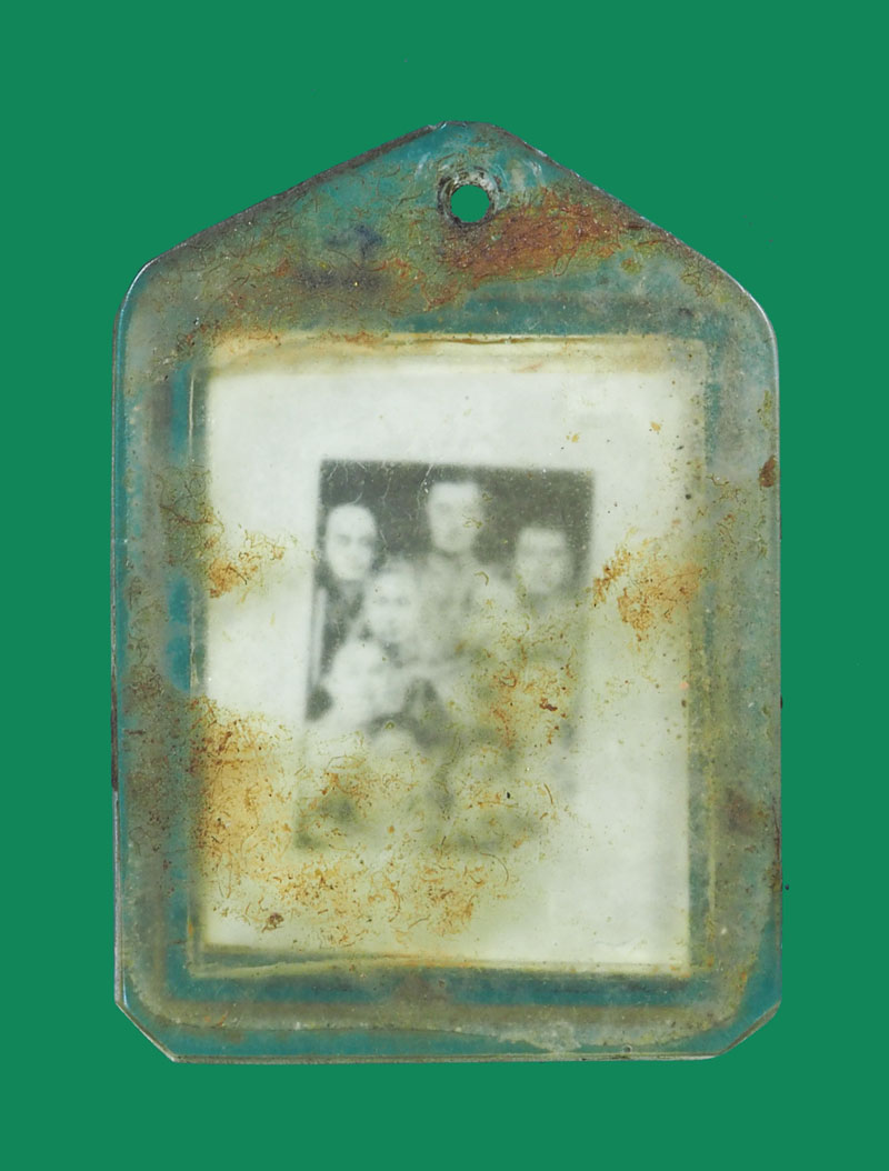 *32508 รูปถ่ายพระประจำวัน หลังในหลวงเก้ารัชกาล เลี่ยมพลาสติกเก่า 4