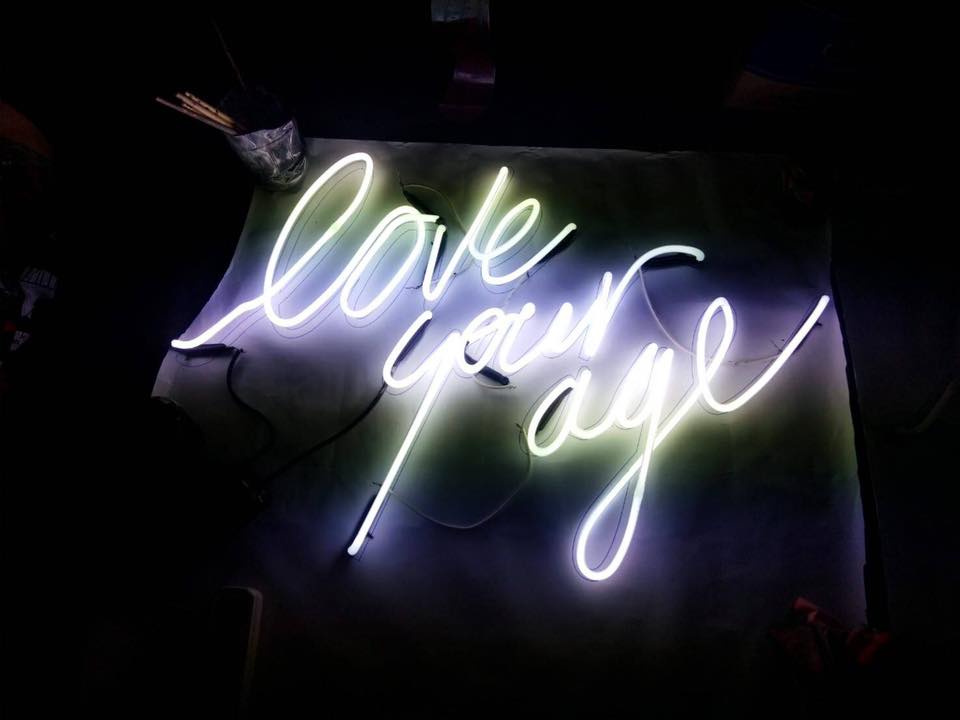 ป้ายไฟนีออนดัดหลอดแก้ววินเทจ