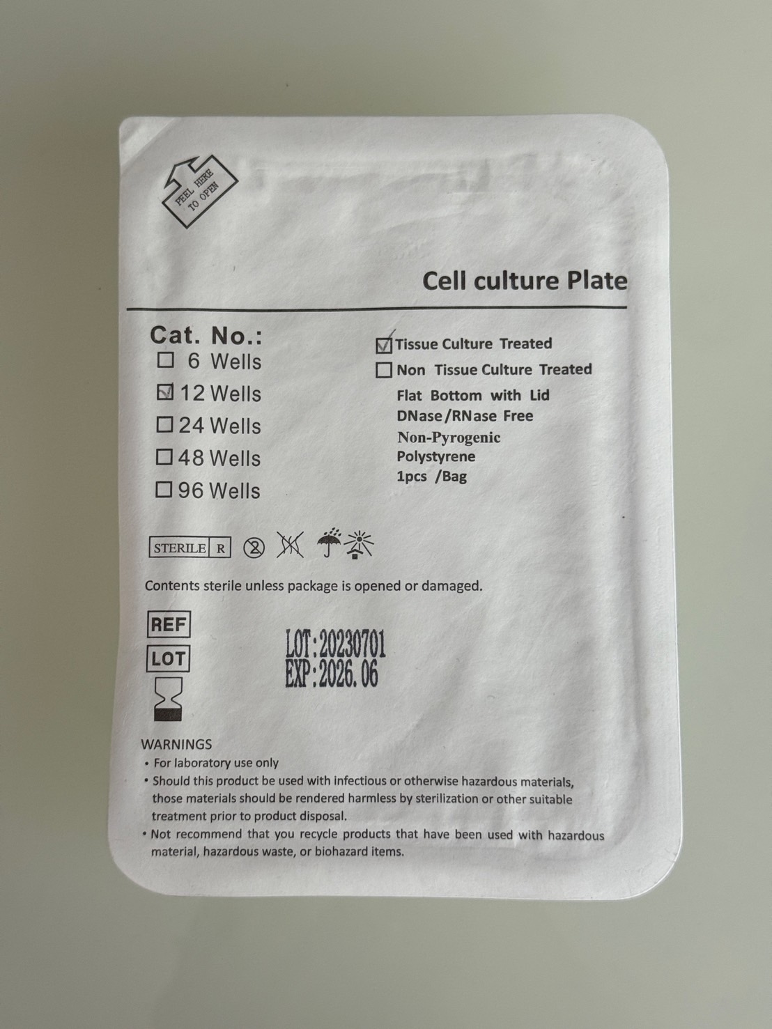 จานสำหรับเพาะเลี้ยง แบบพลาสติก พร้อมฝาปิด แบบ 12 หลุม , 12-well Flat Bottom Sterile