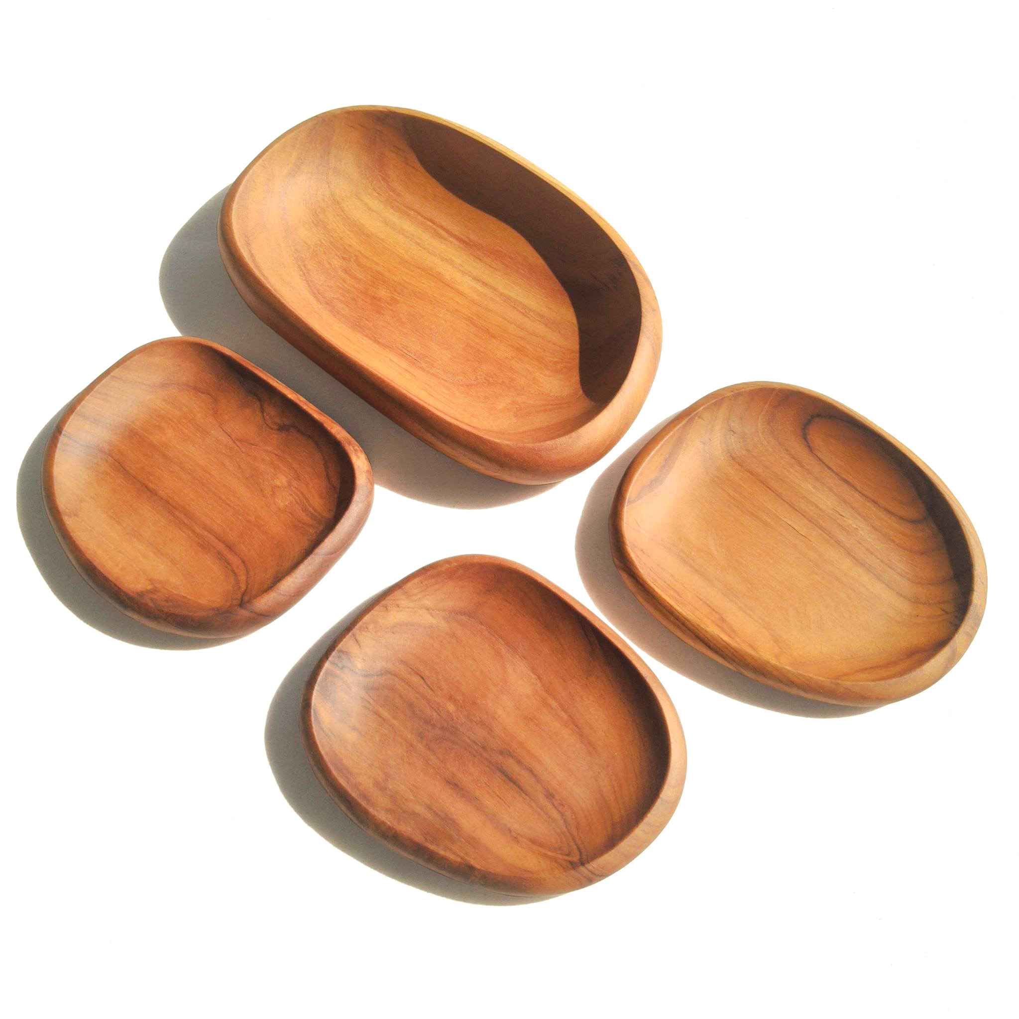 กูปรี ชุดจานไม้สัก หินแม่น้ำ หินในลำธาร กลม สวยๆ Kouprey Vintage Natural Brown Teak Wood Plate River Stream Stones Shape Handmade
