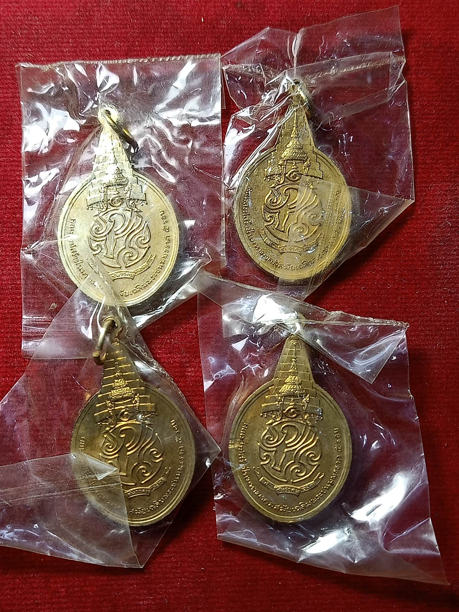เหรียญพระชัยหลังช้าง ซองเดิม หลัง ภปร เนื้อกะไหล่ทอง ปี 2530 จำนวน 4 องค์ **ไม่รวมโปร** (SKU-02172)
