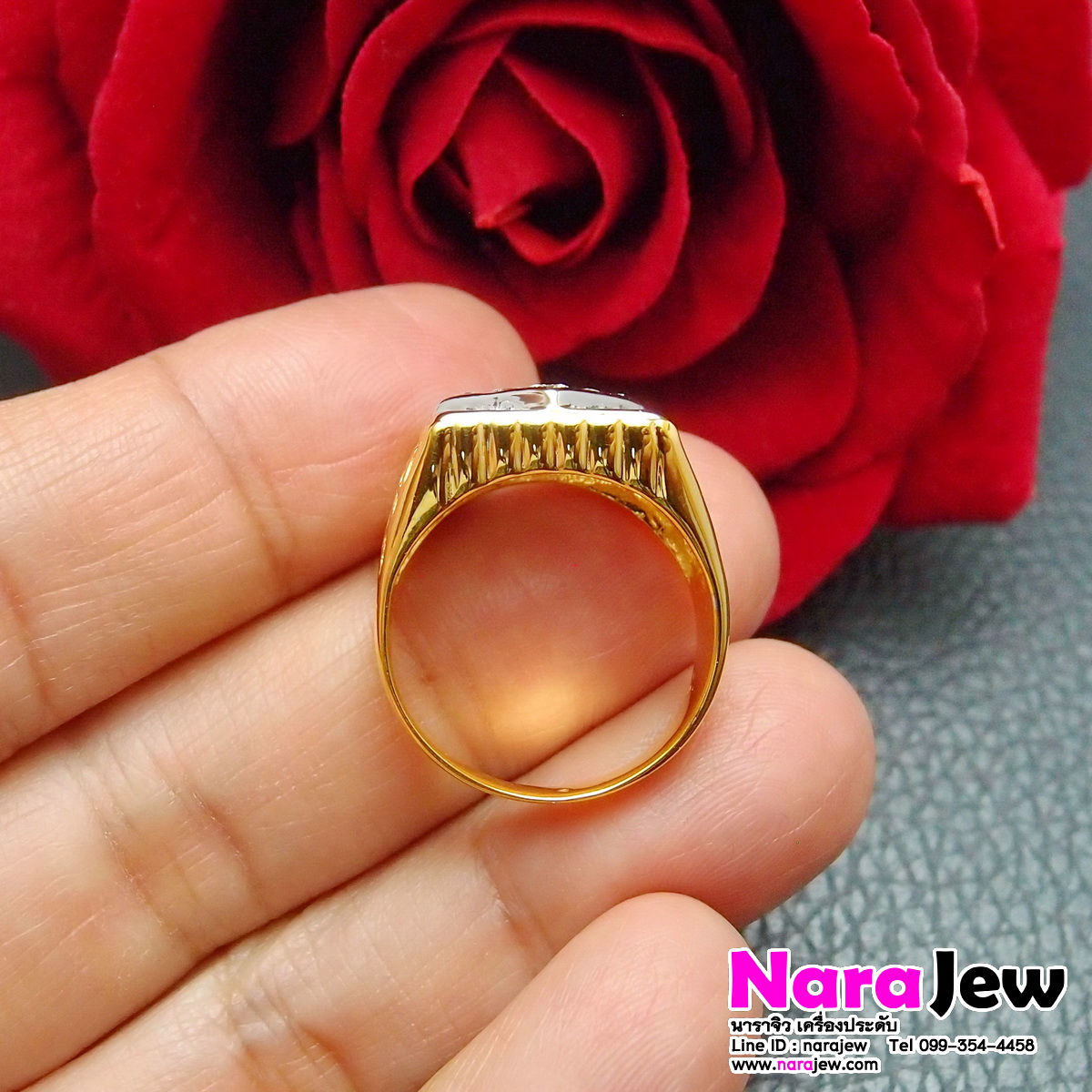 แหวนเพชรชาย ประดับเพชรแท้ 0.84 กะรัต บ่าข้างงานฉลุลาย ใส่แล้วดูภูมิฐาน
