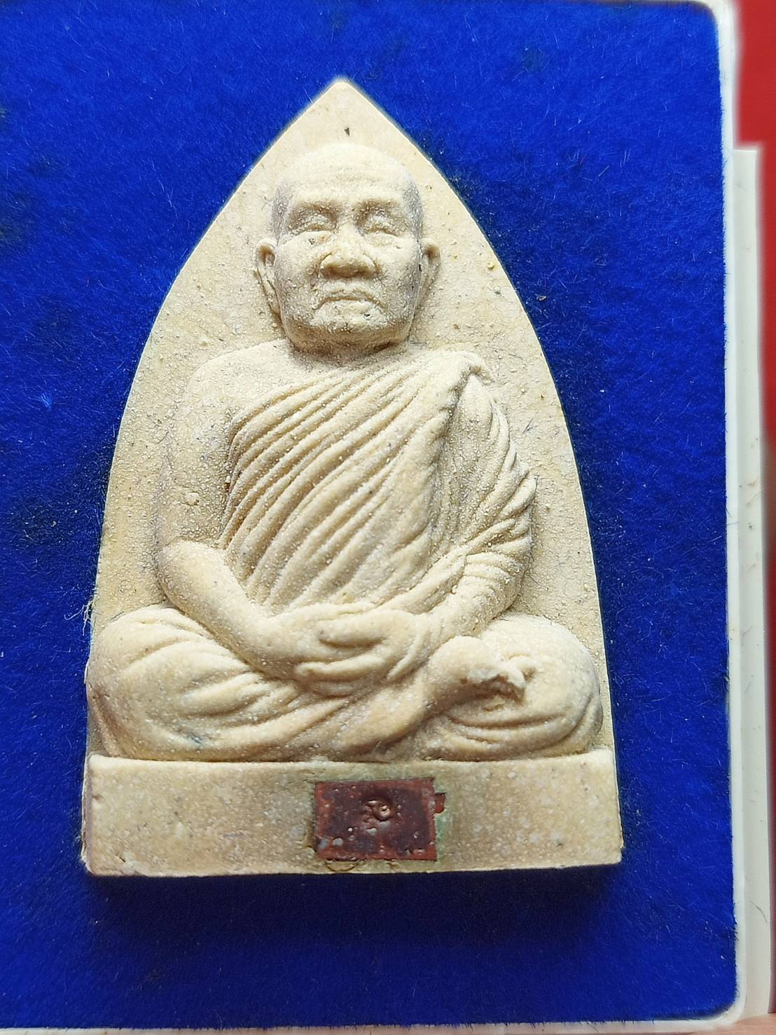 พระผงหลวงปู่หลวง รุ่นเจริญพร วัดคีรีสุบรรพต จ.ลำปาง ปี 2542 พร้อมกล่อง (SKU-12488)