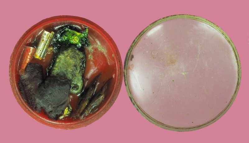 *39015 สีผึ้งพรพรม หลวงพ่อกวย วัดโฆษิตราราม ชัยนาท (ฝาตลับสีผึ้งหลวมสันนิฐานว่าฝาเดิมได้หายไป) 12